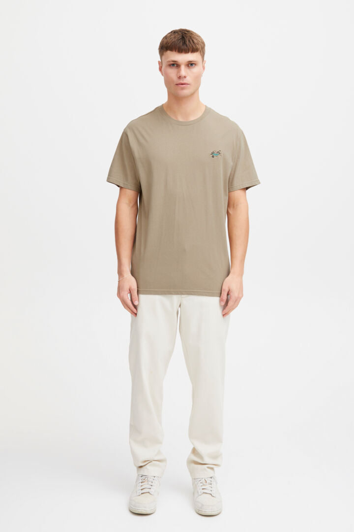T-shirt détail broderie SOLID