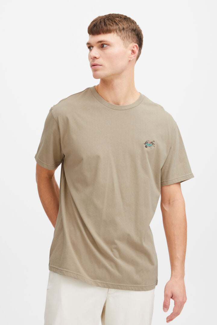 T-shirt détail broderie SOLID
