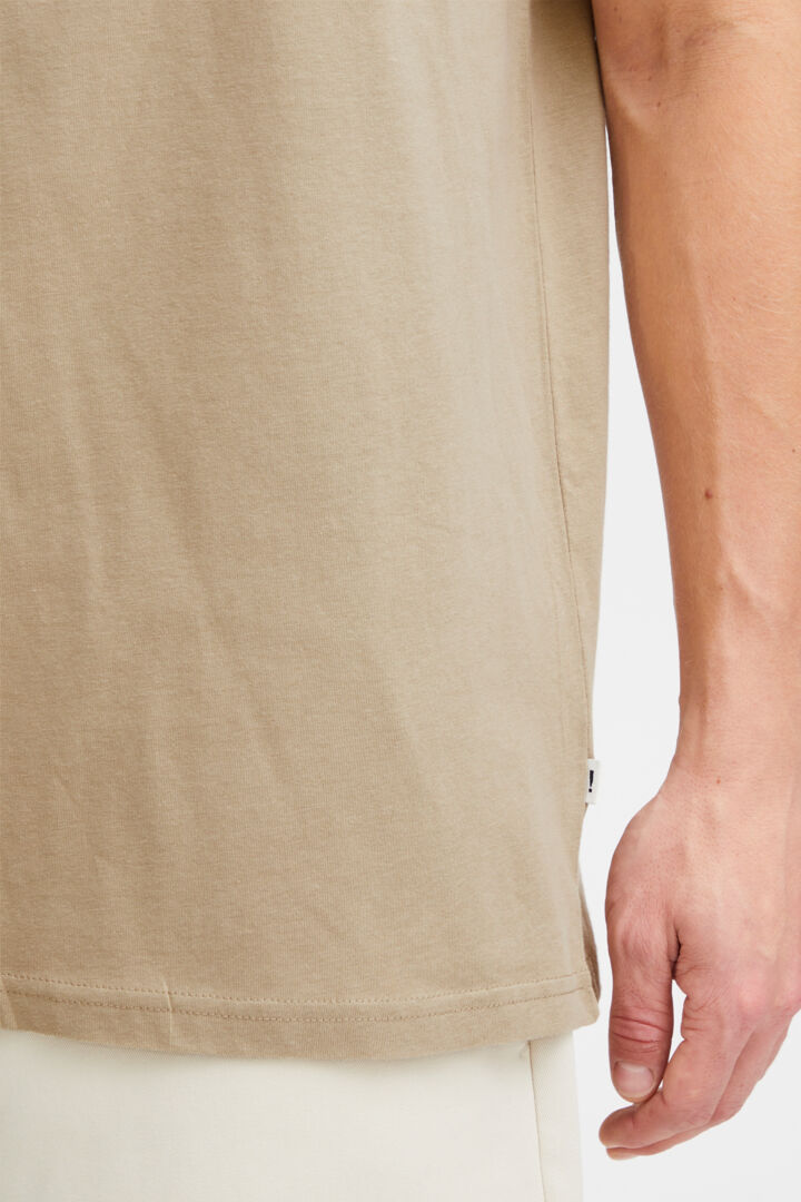 T-shirt détail broderie SOLID