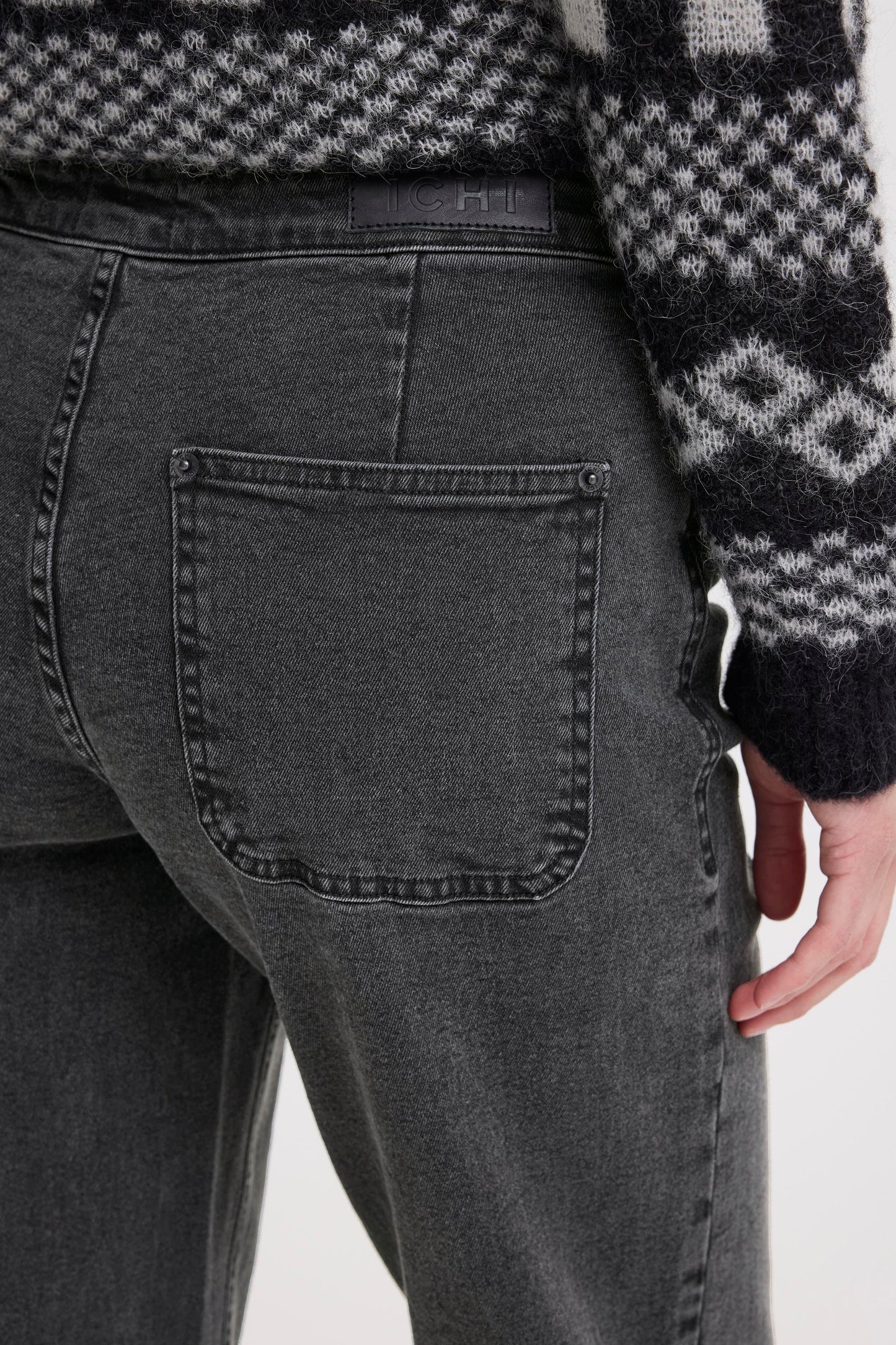 Jean droit détail poches ICHI