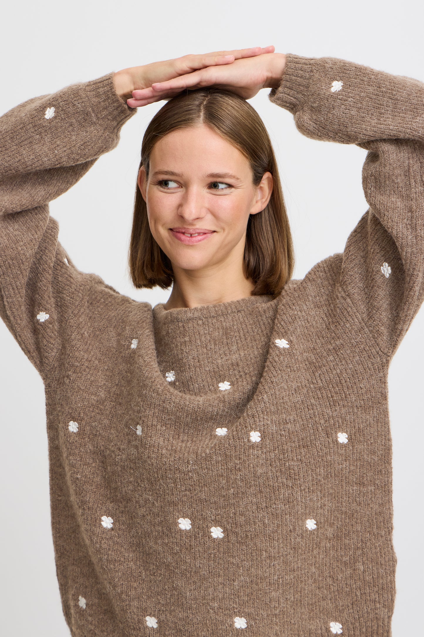 Pull broderie B.Young