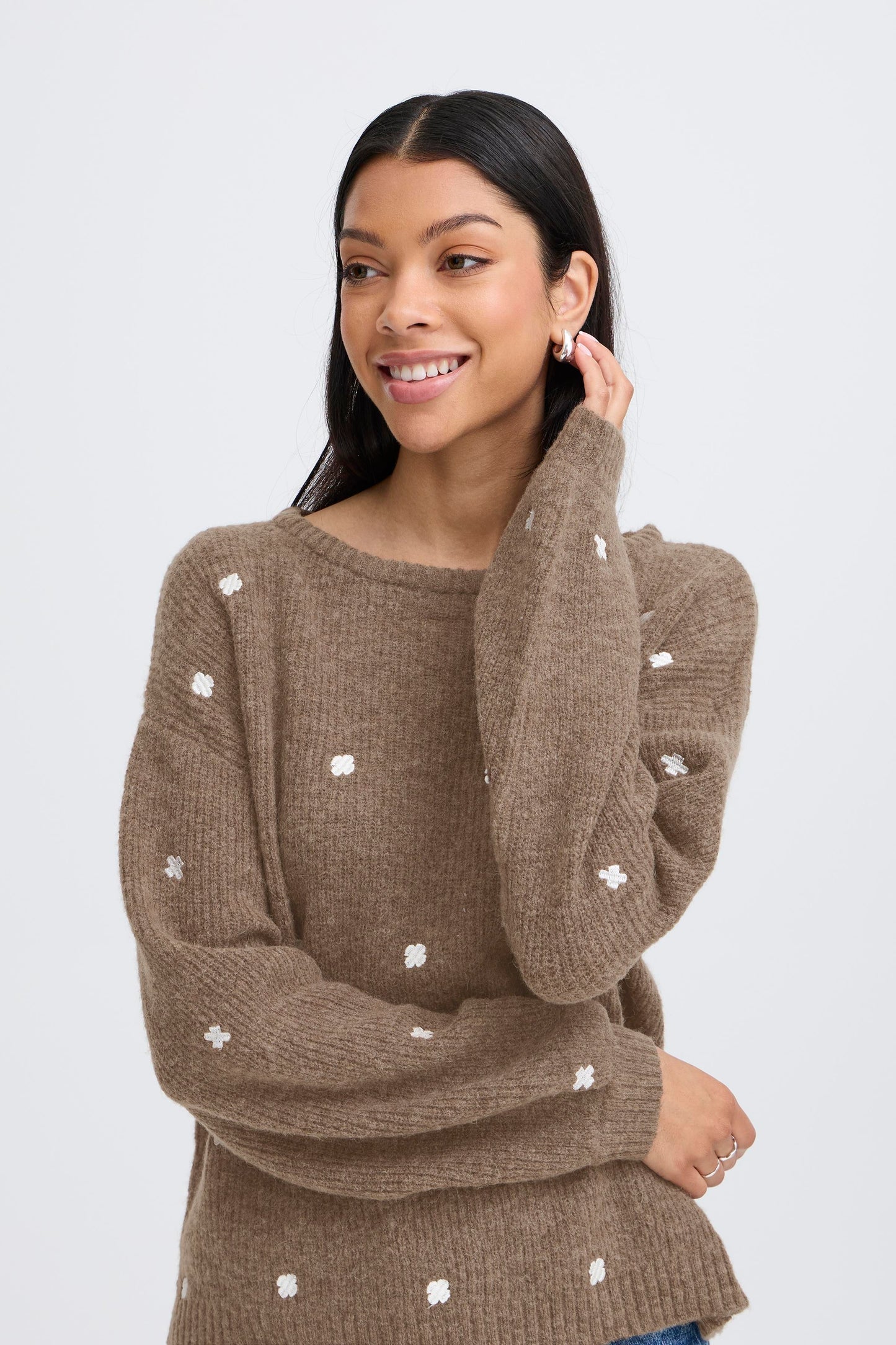 Pull broderie B.Young