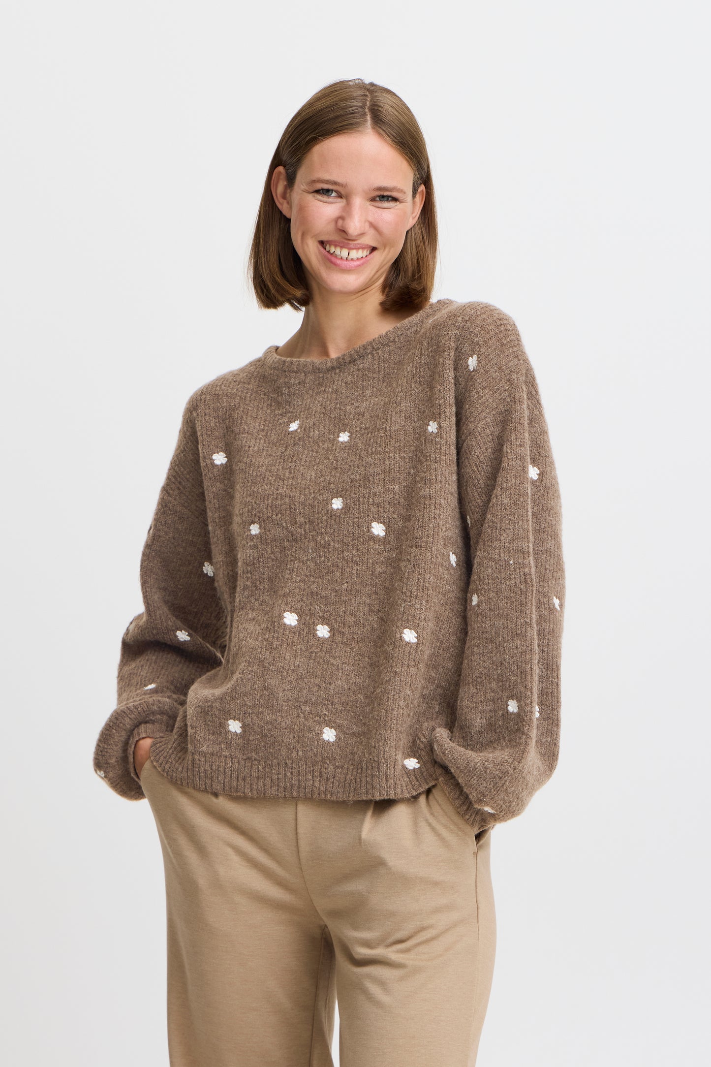 Pull broderie B.Young