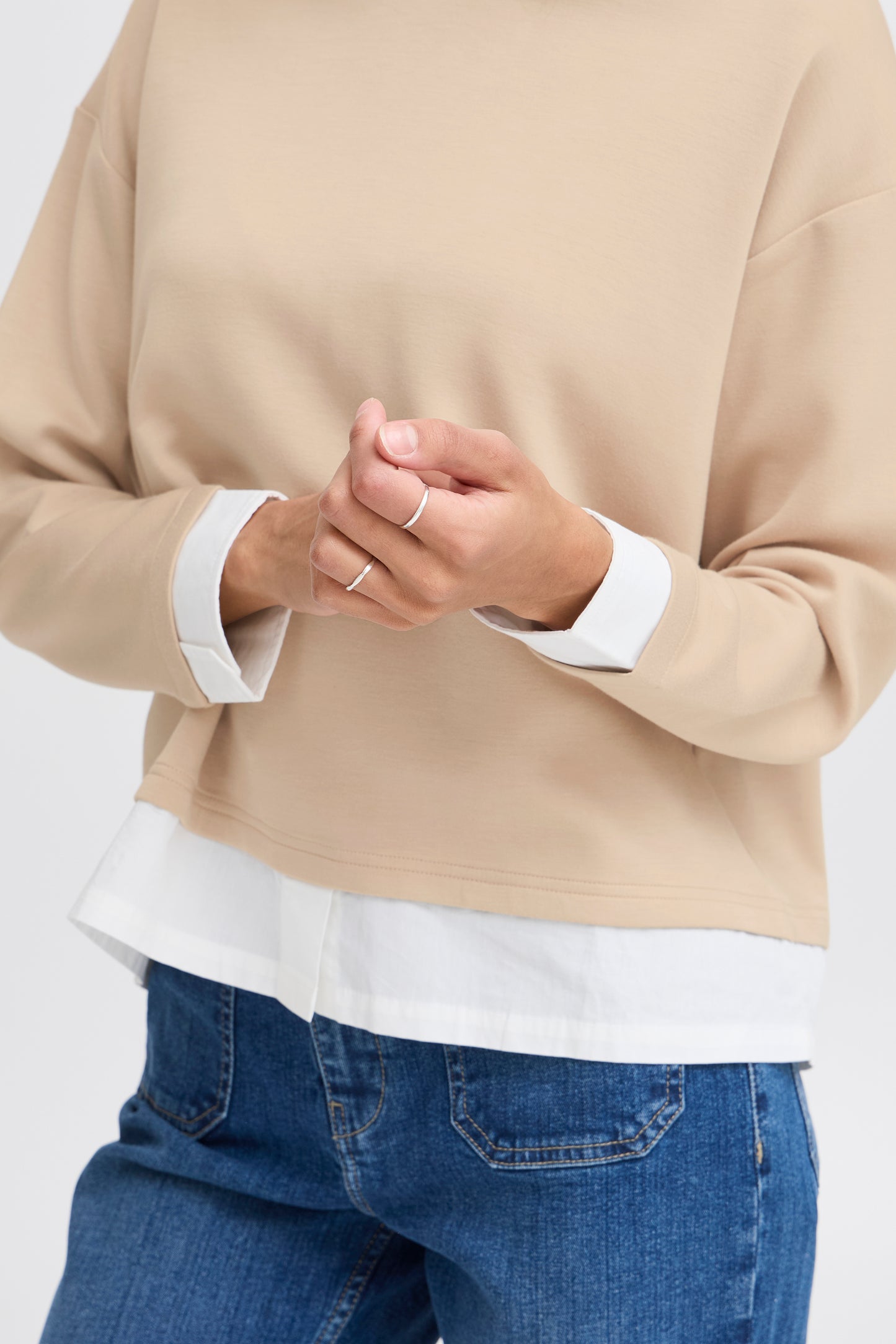 Sweat capuche détail chemise B.Young