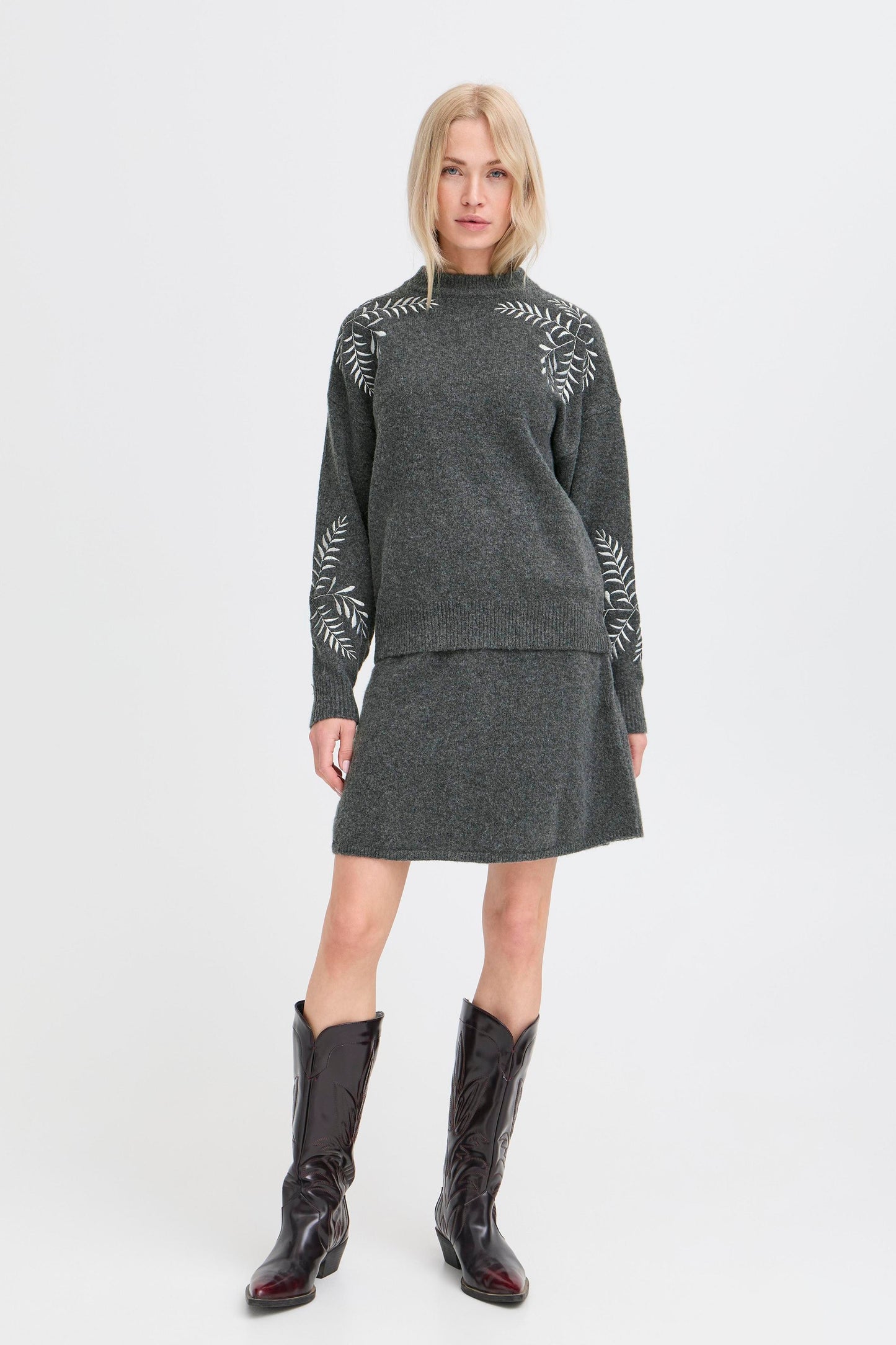 Pull avec broderie B.Young