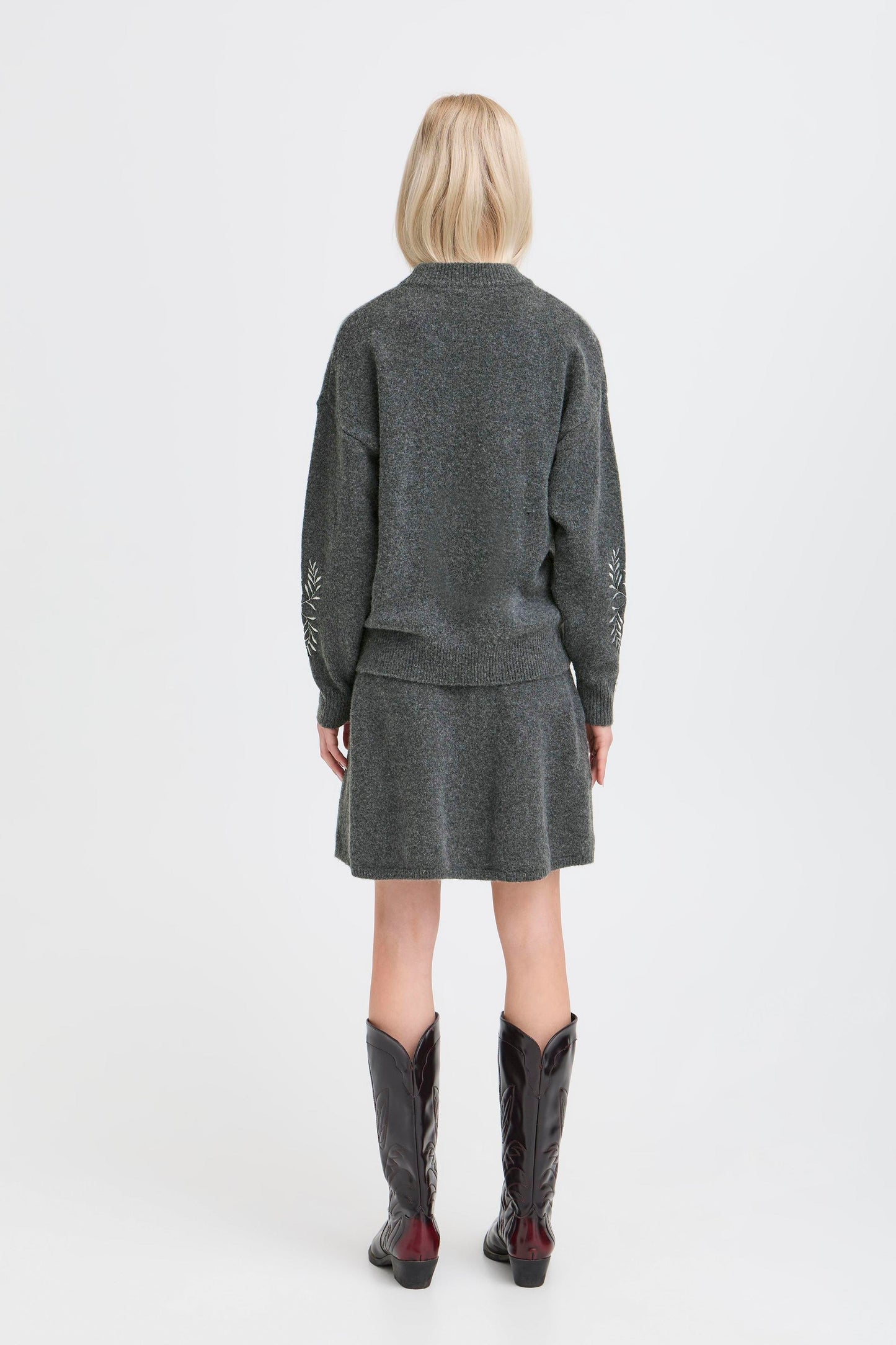 Pull avec broderie B.Young