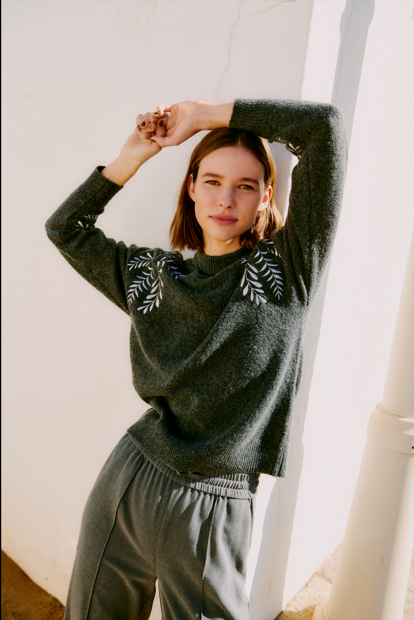 Pull avec broderie B.Young