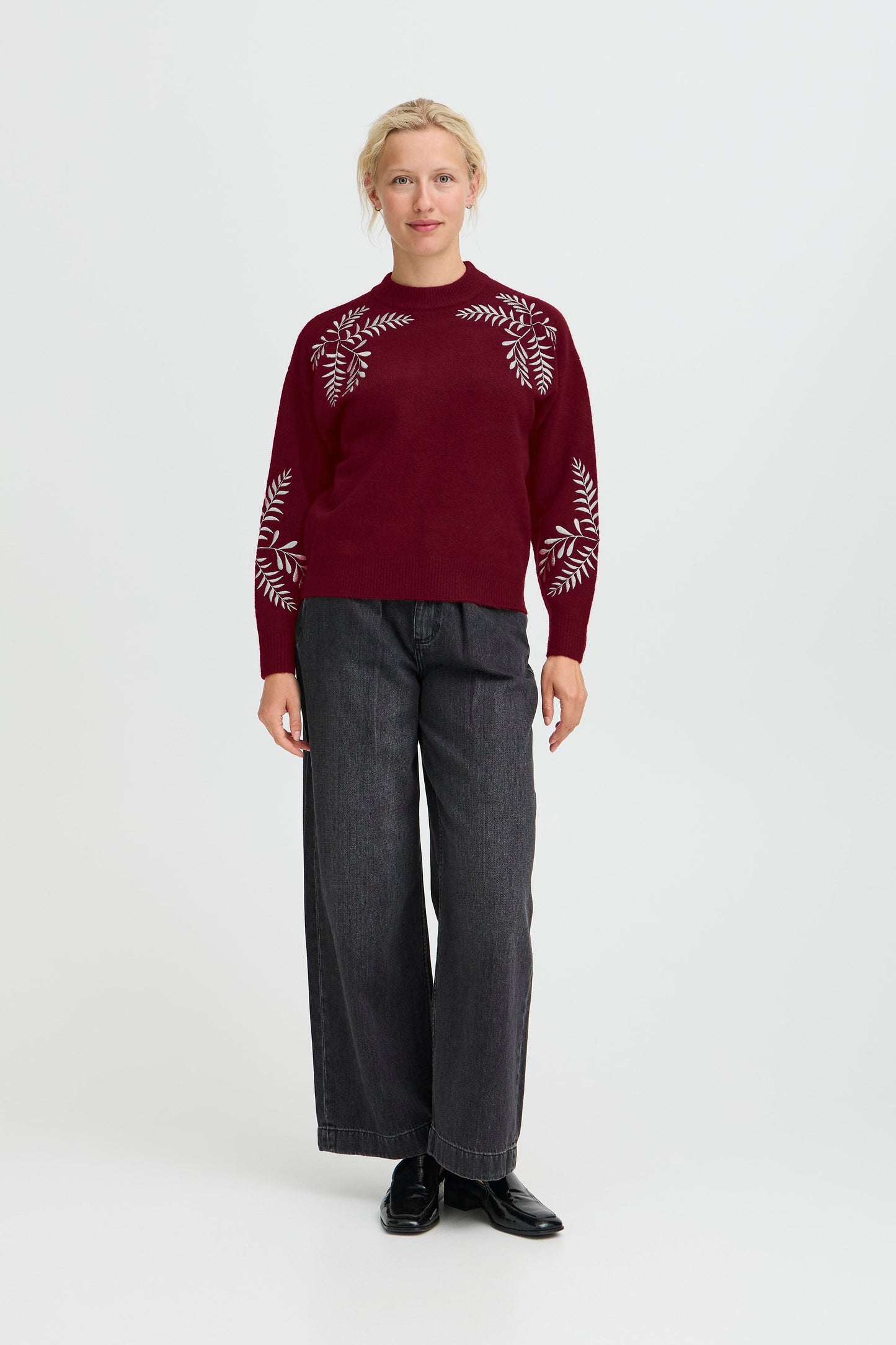 Pull avec broderie B.Young