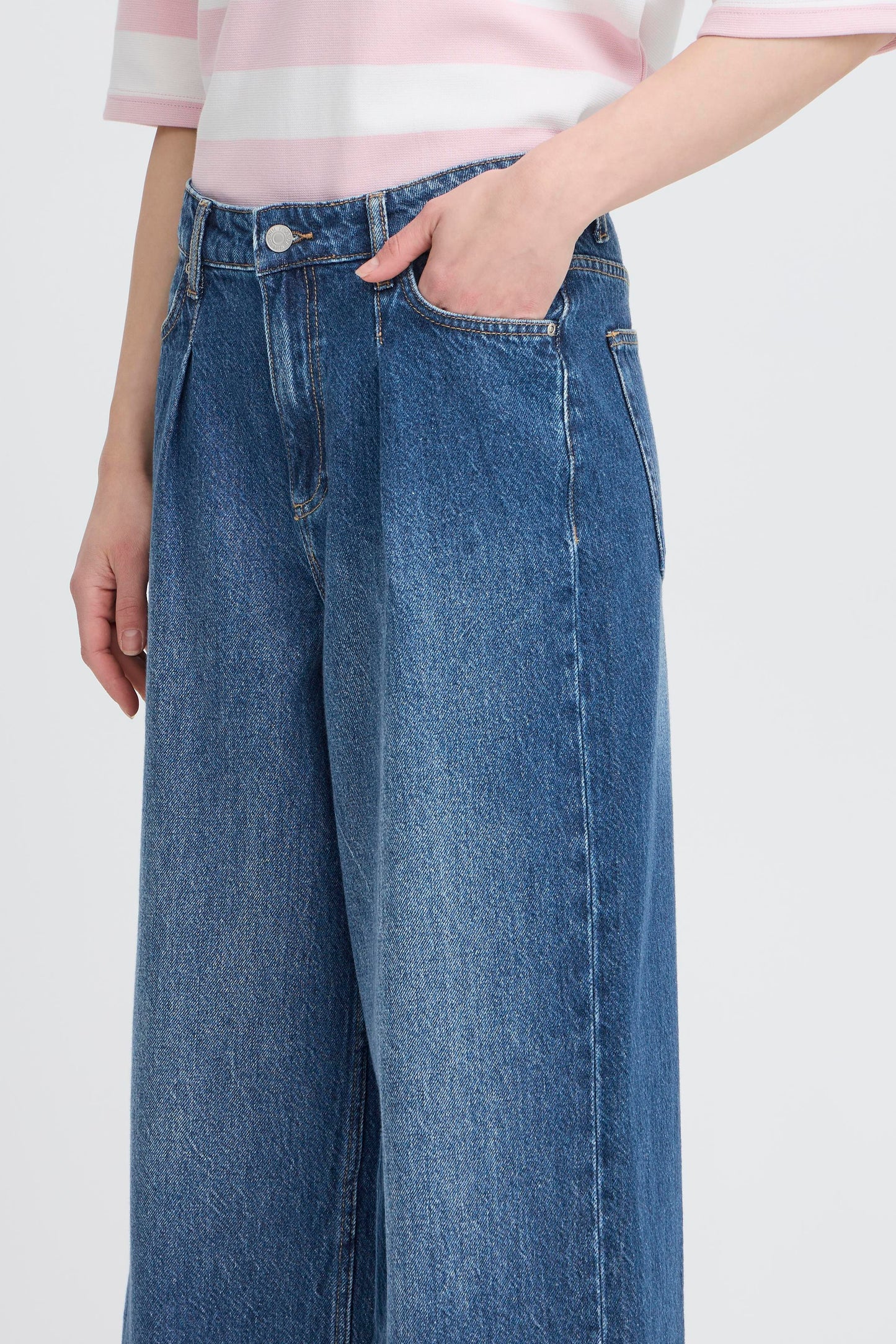 Jean large à pinces B.Young