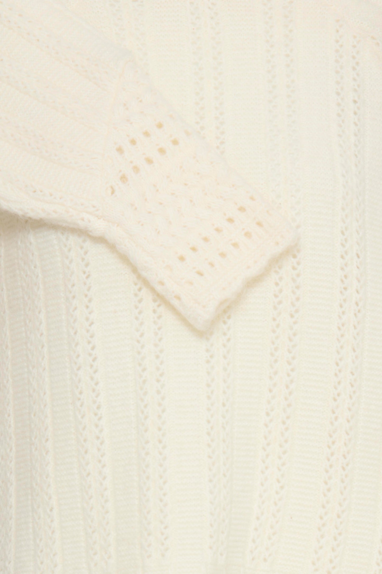 Pull ajouré détail manches B.Young