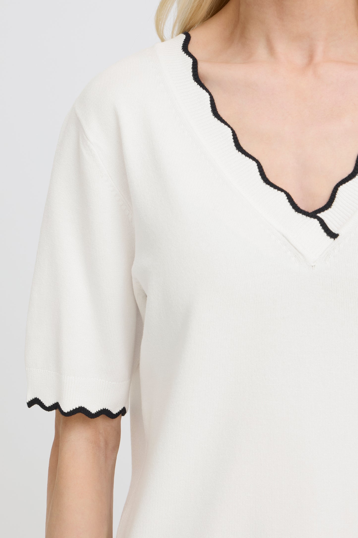 Pull détails bordures B.Young