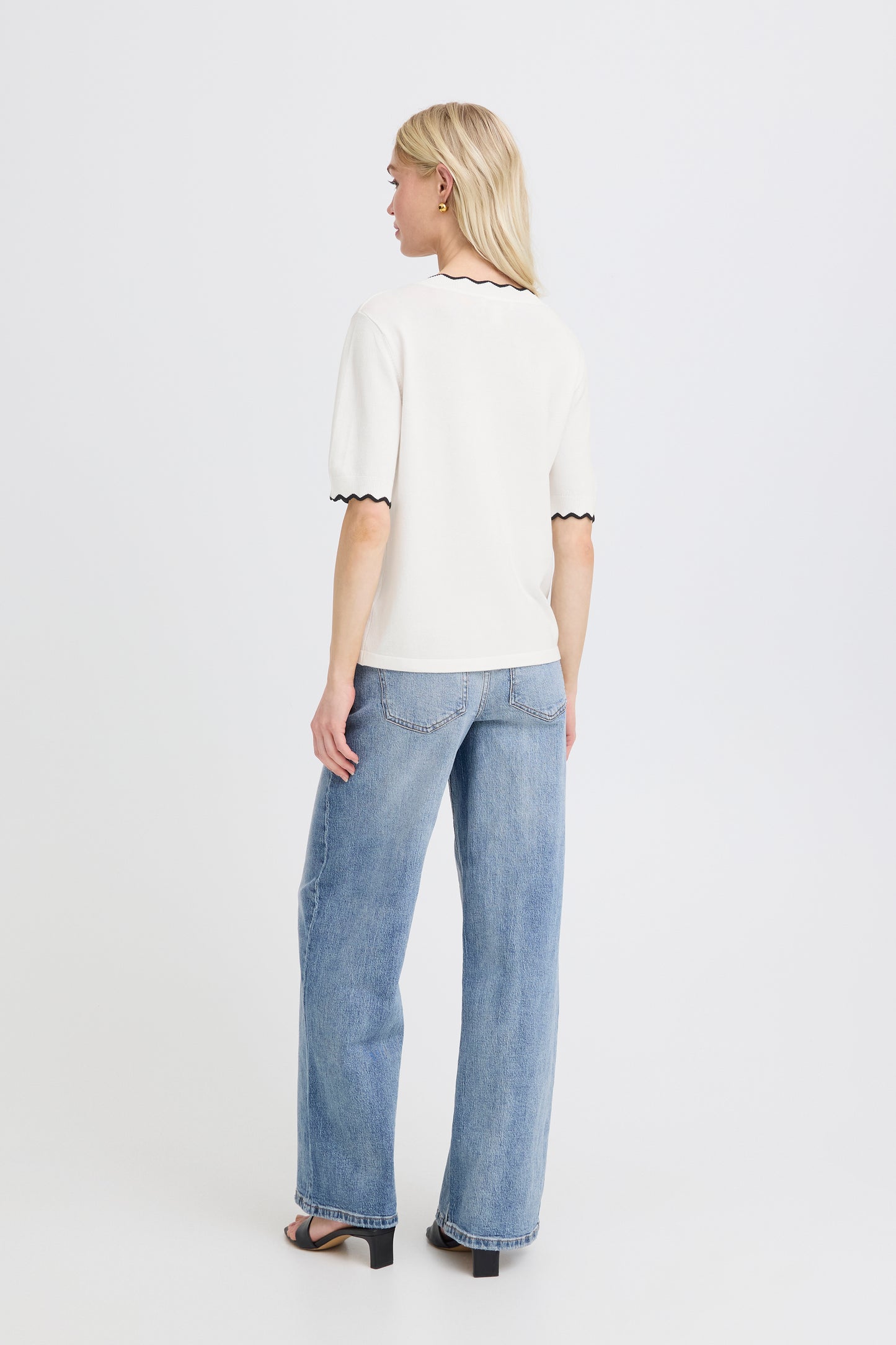Pull détails bordures B.Young