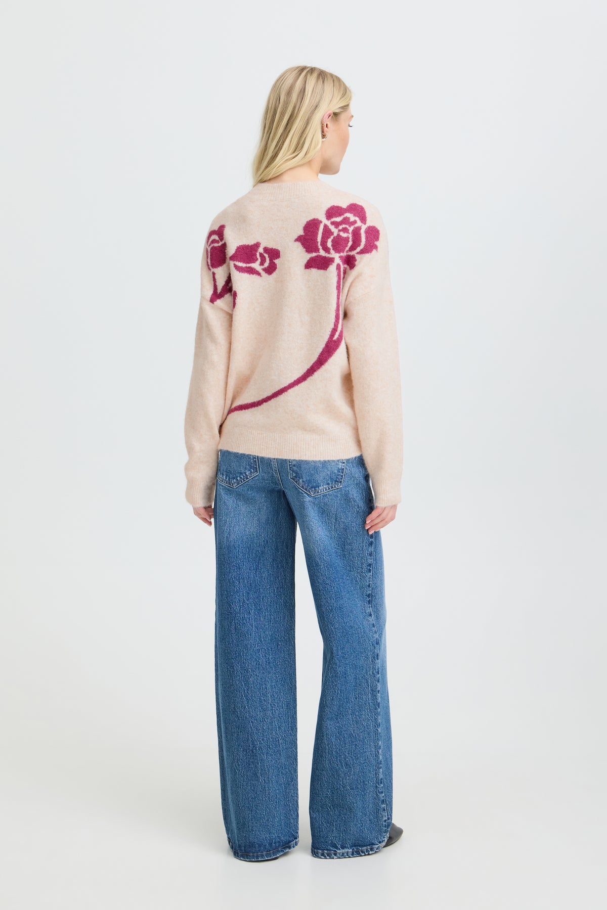 Pull à fleurs B.Young