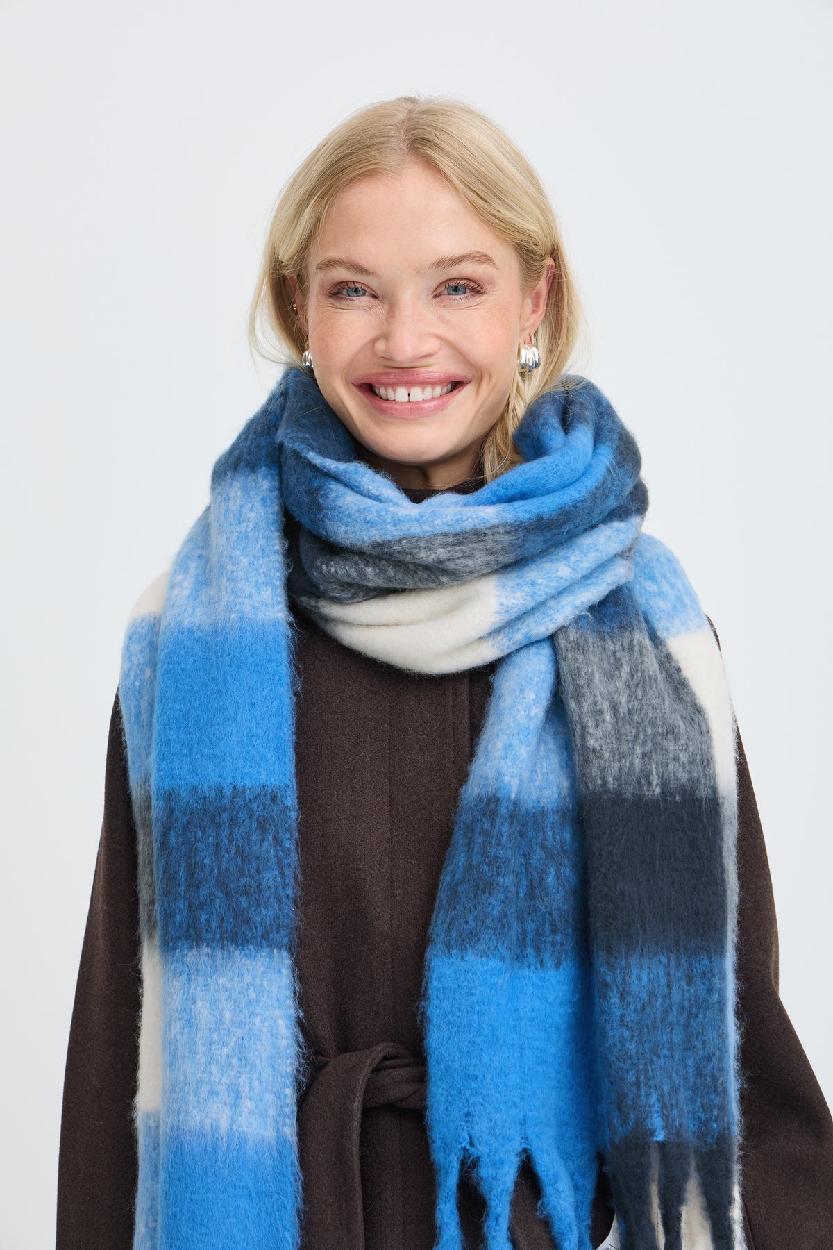 Écharpe bleue B.Young