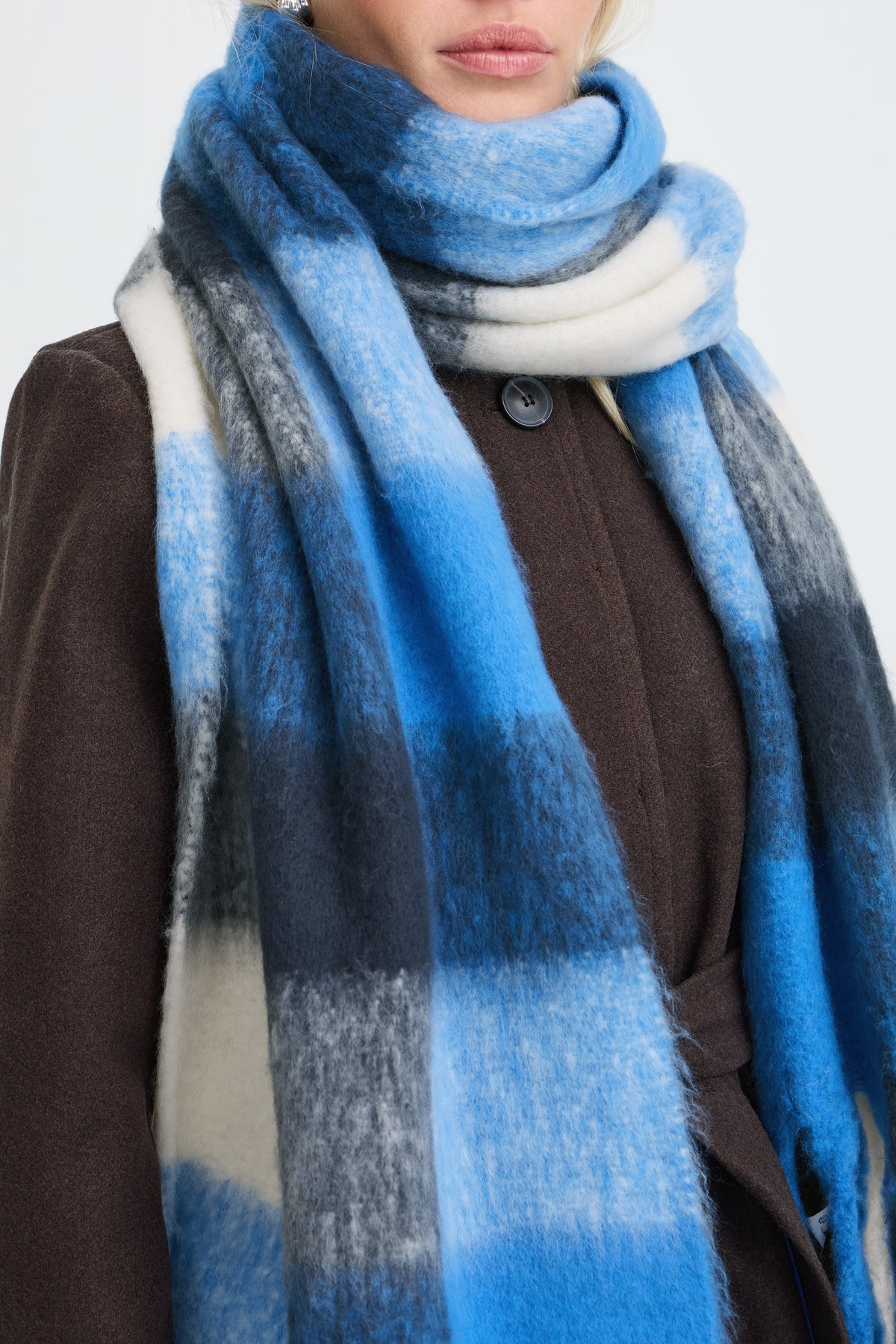 Écharpe bleue B.Young